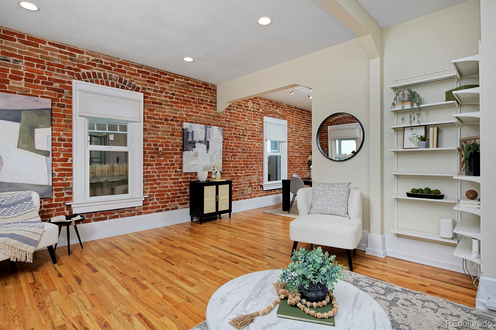 2527 W Dunkeld Place