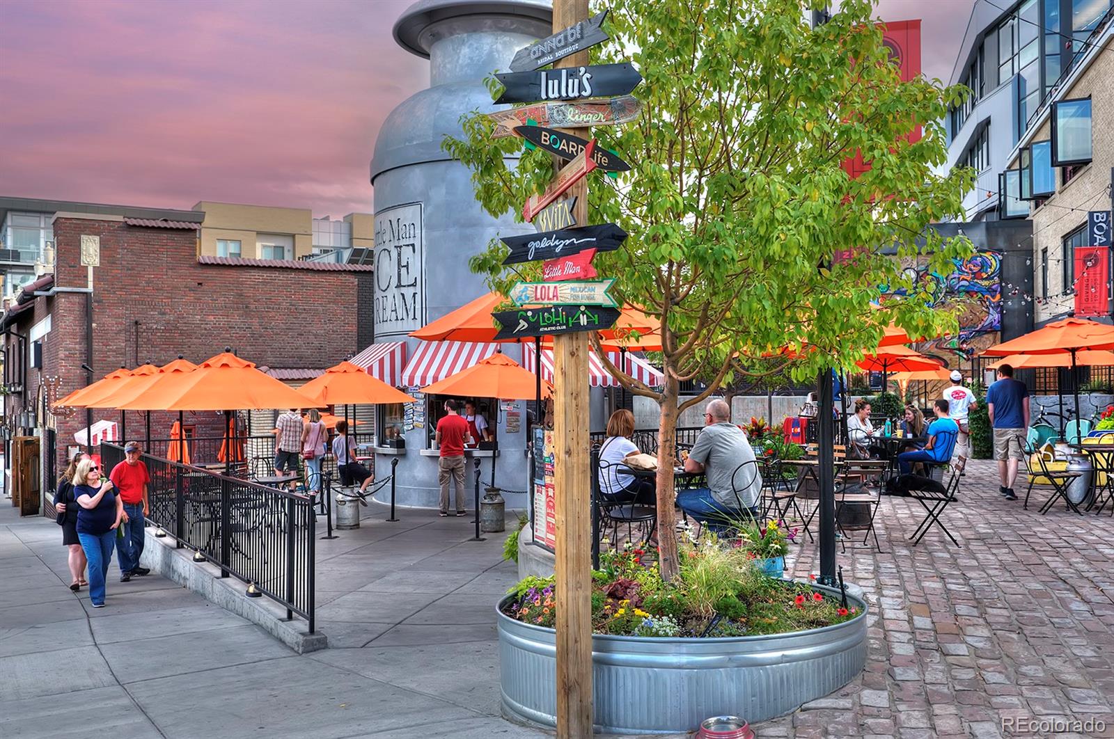 2527 W Dunkeld Place