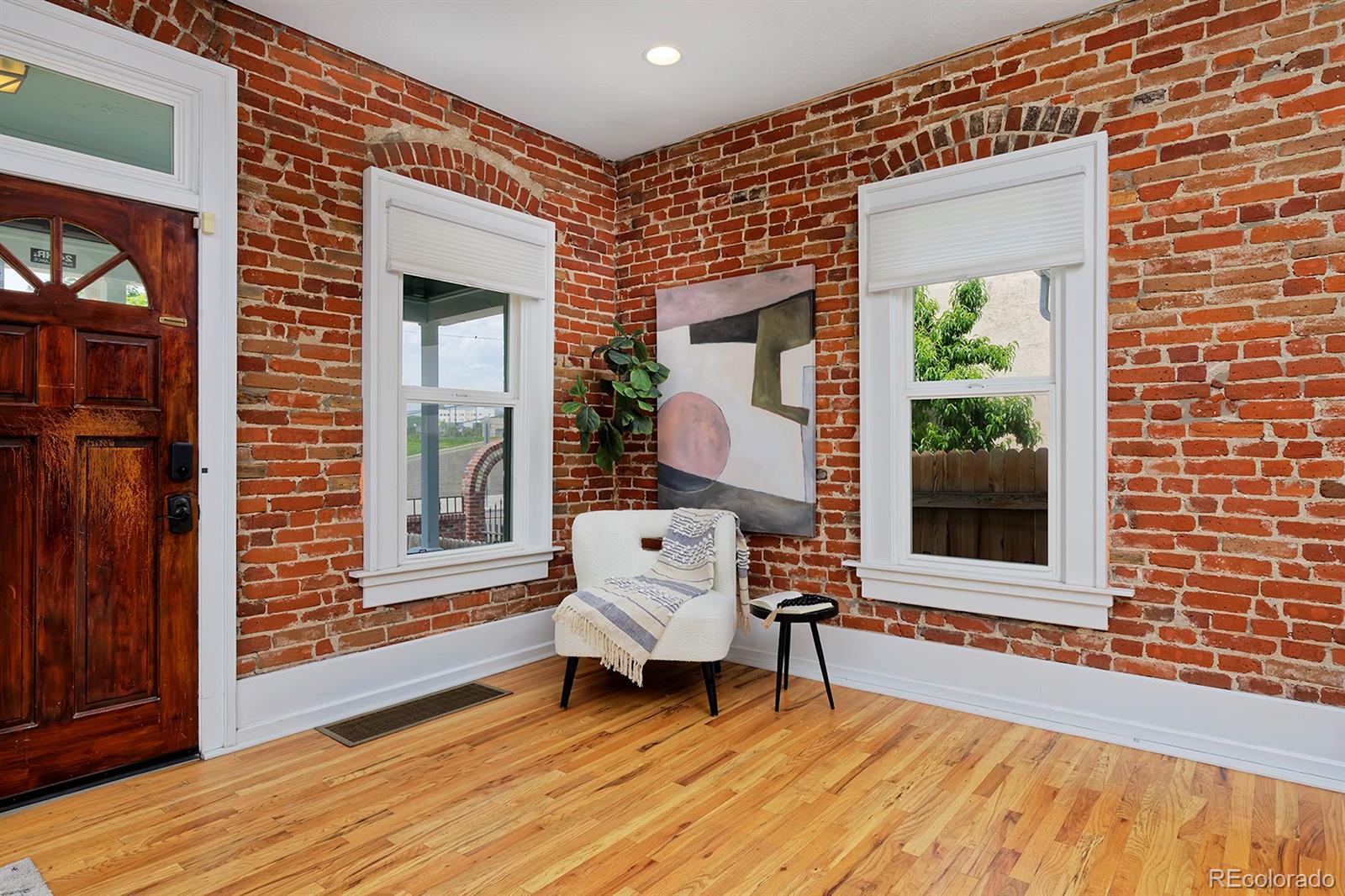 2527 W Dunkeld Place