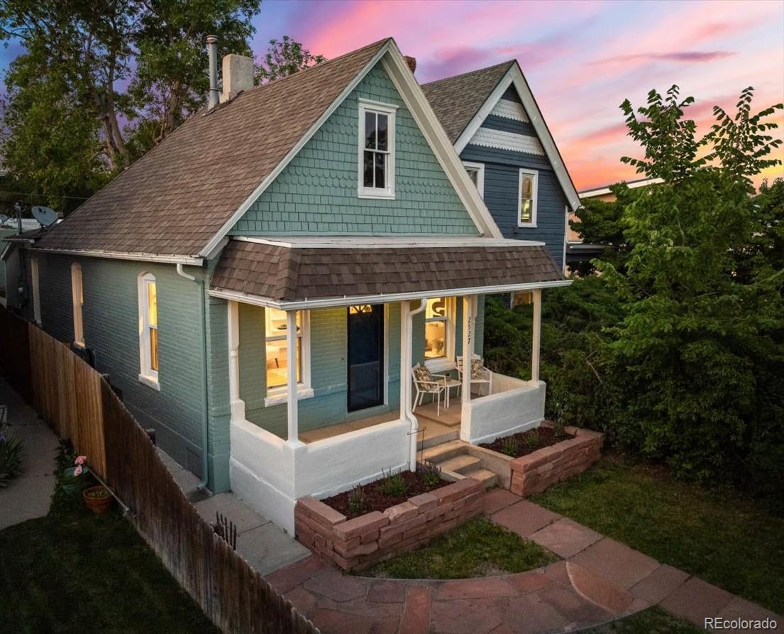 2527 W Dunkeld Place