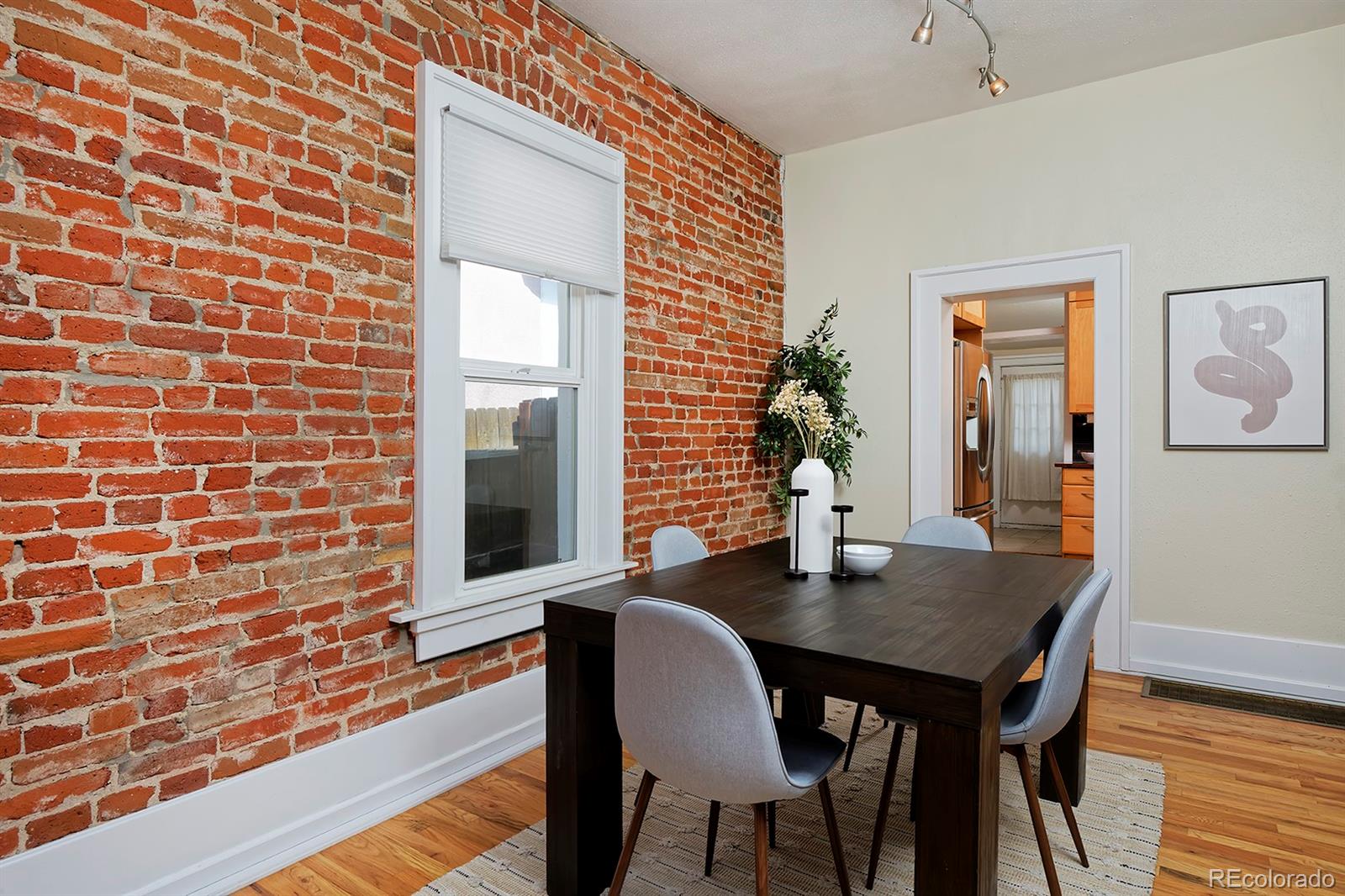 2527 W Dunkeld Place