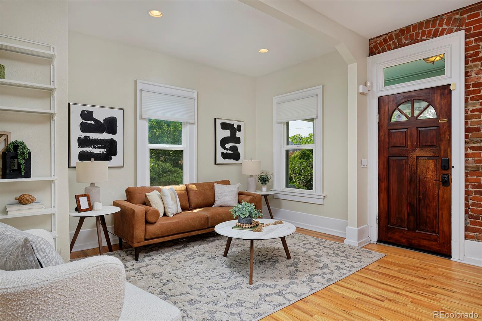 2527 W Dunkeld Place