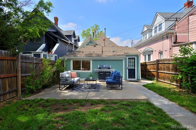 2527 W Dunkeld Place