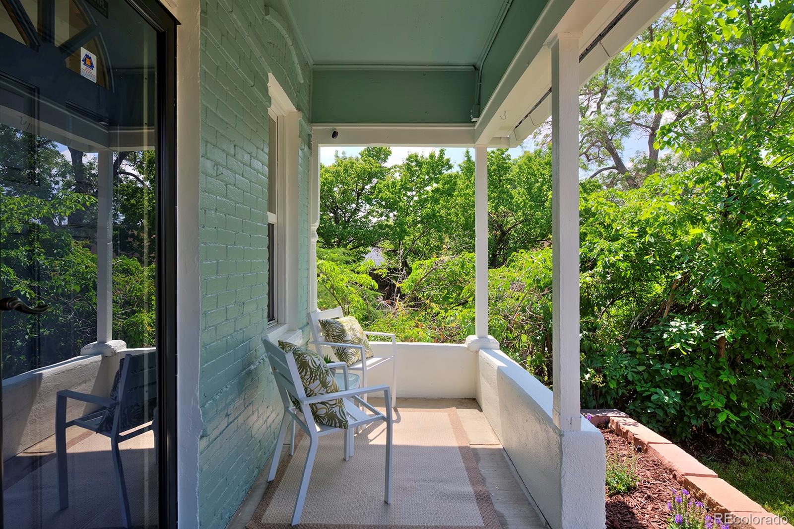 2527 W Dunkeld Place