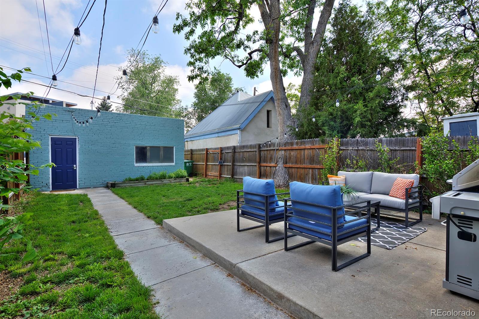 2527 W Dunkeld Place