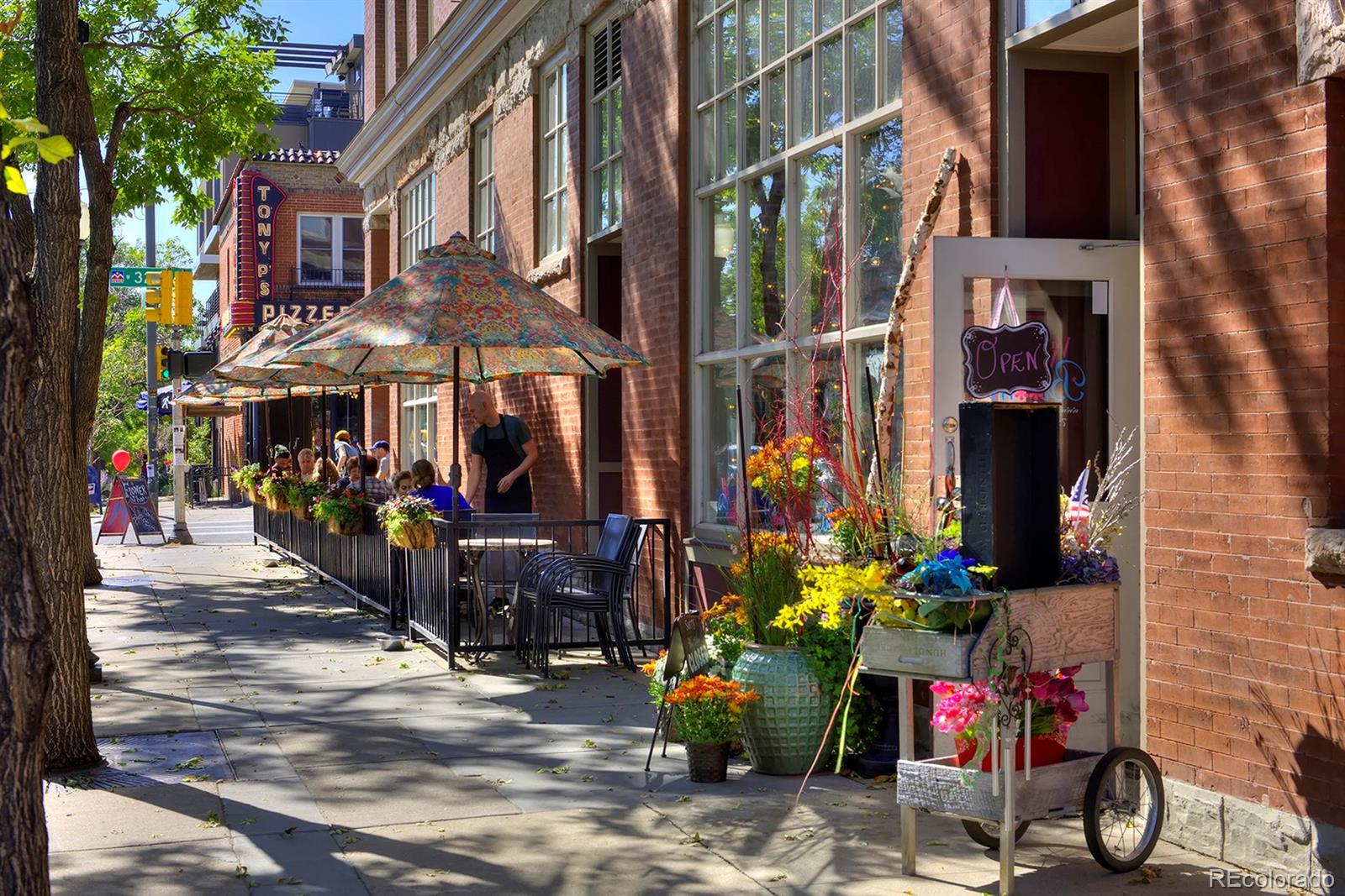 2527 W Dunkeld Place