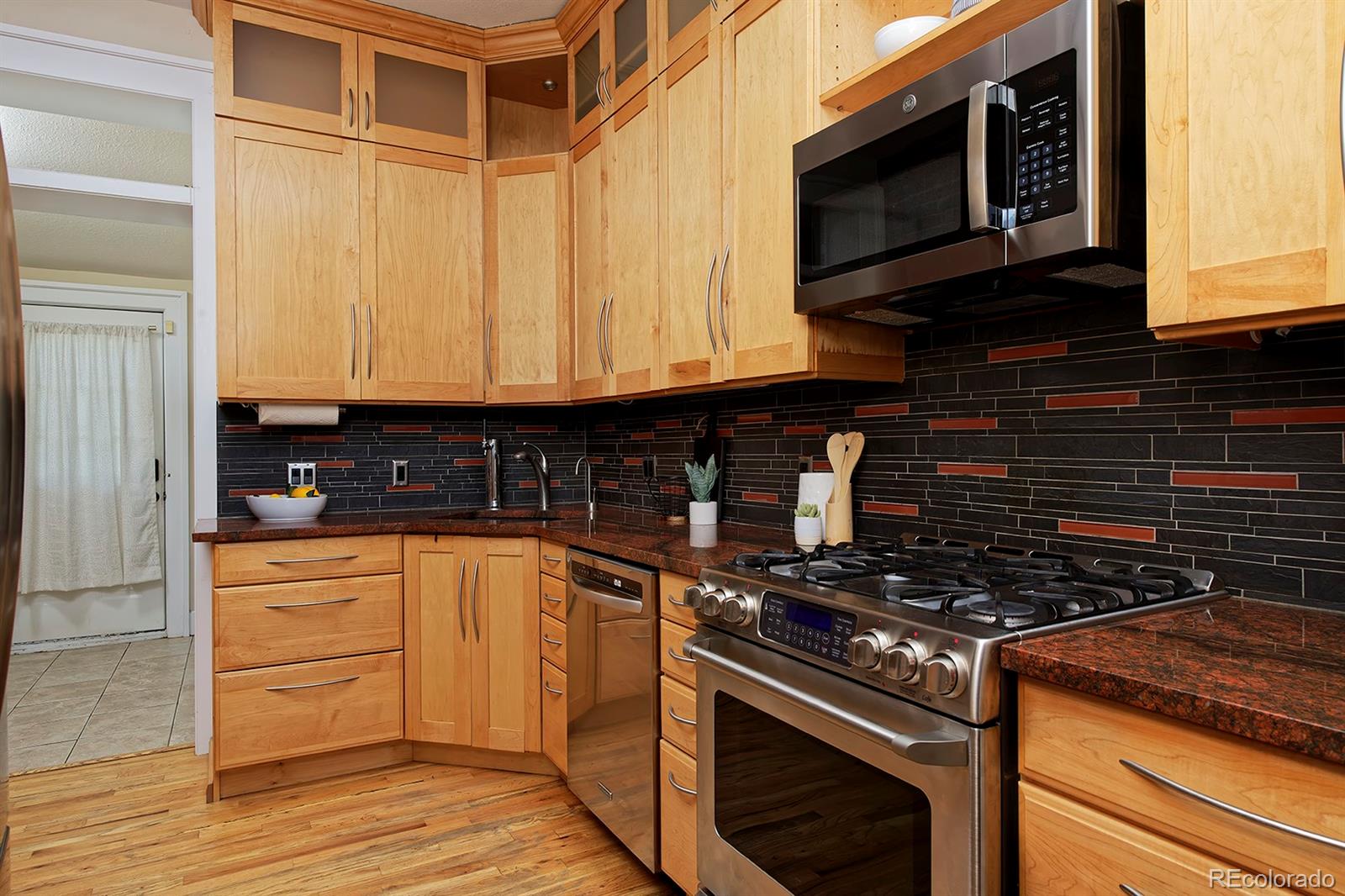 2527 W Dunkeld Place