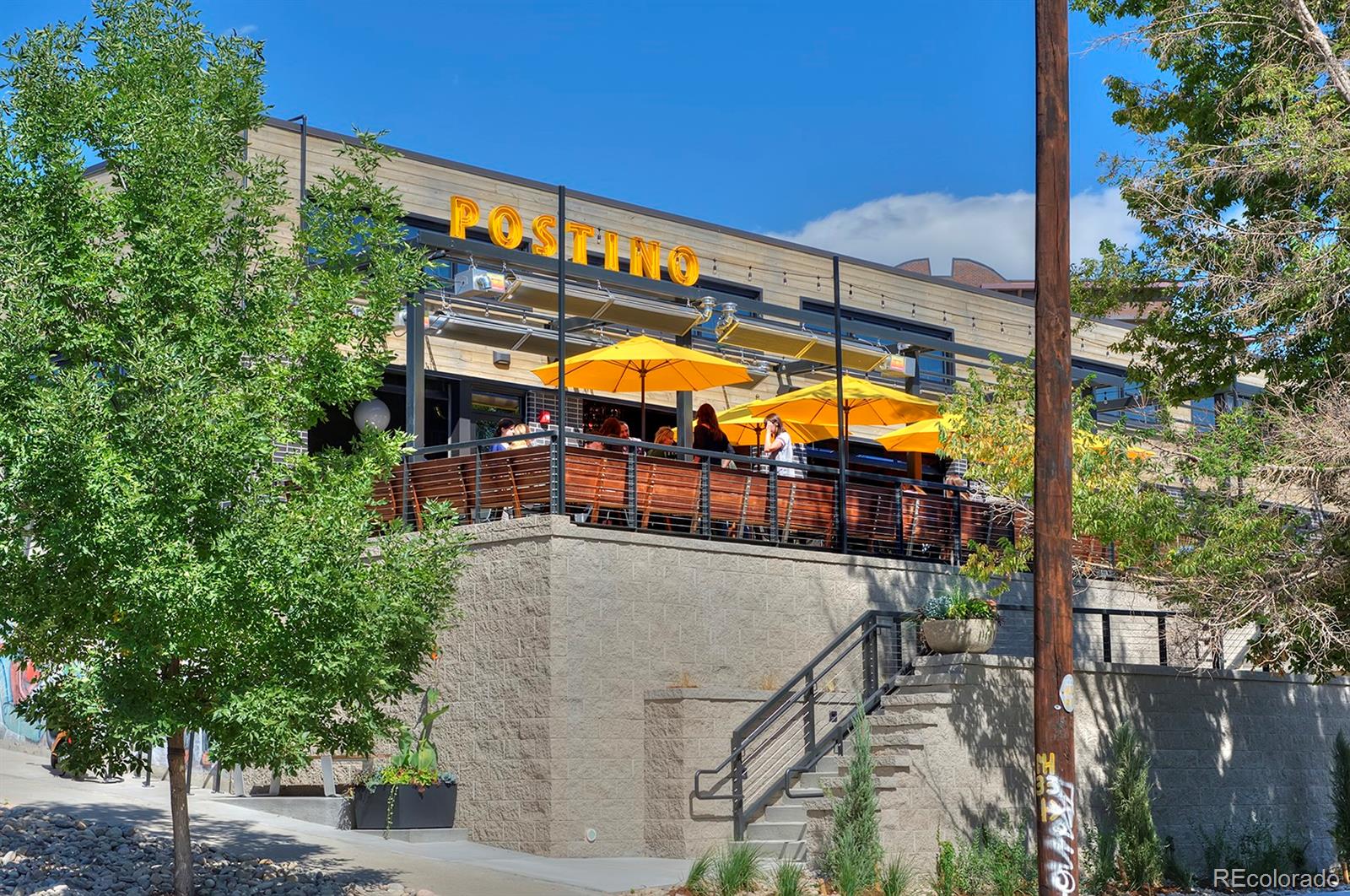 2527 W Dunkeld Place