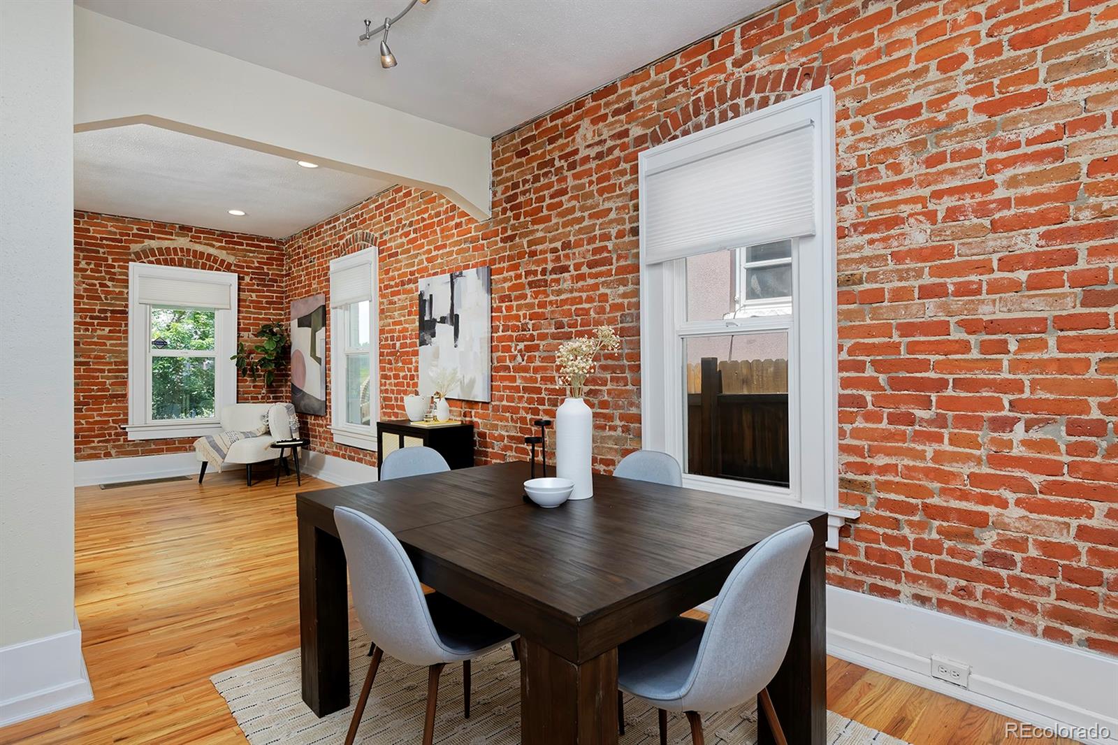 2527 W Dunkeld Place