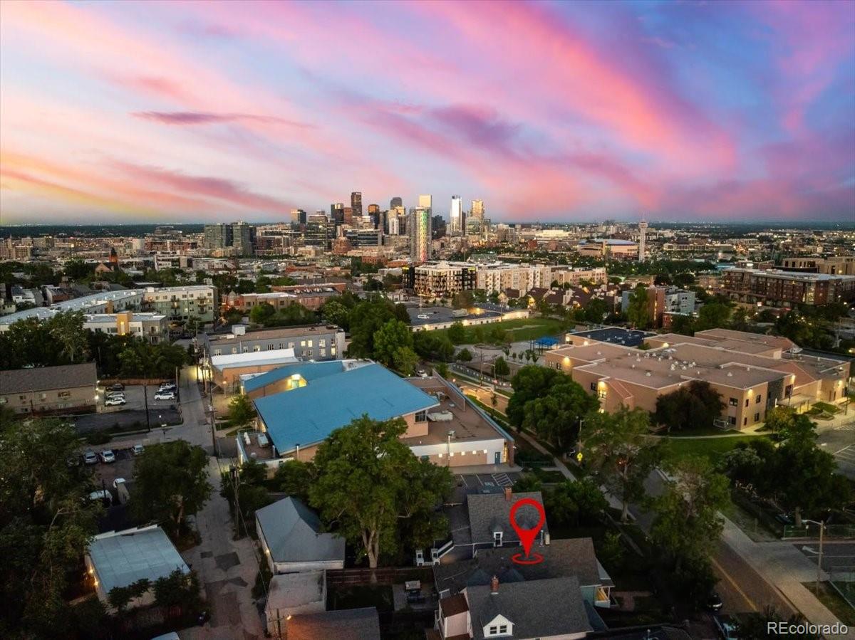 2527 W Dunkeld Place