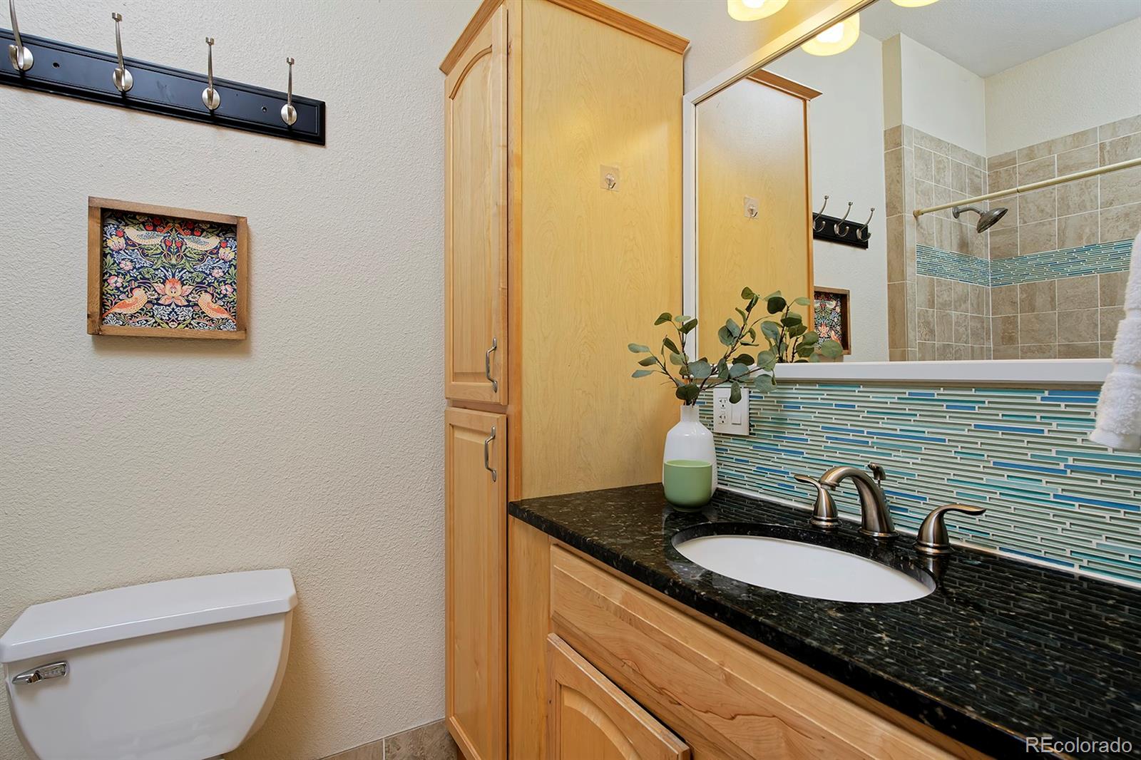 2527 W Dunkeld Place