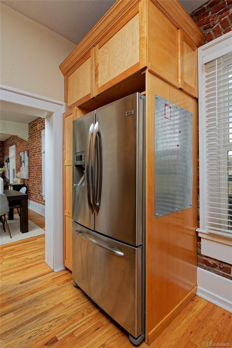 2527 W Dunkeld Place