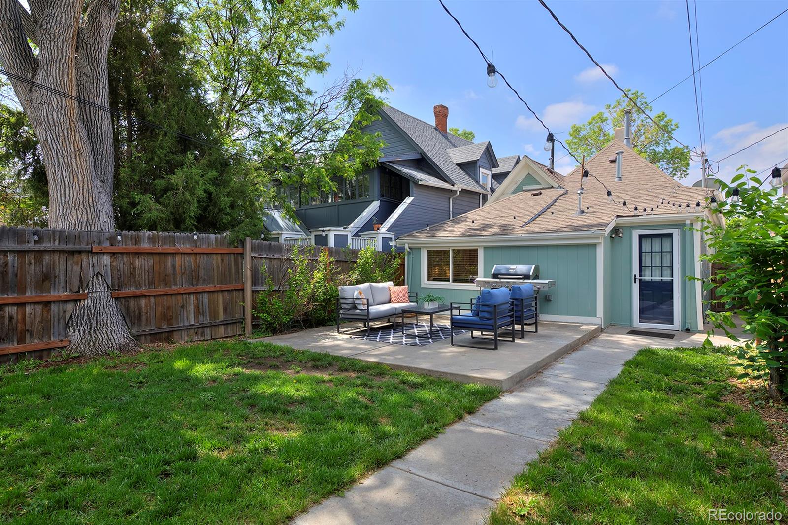 2527 W Dunkeld Place