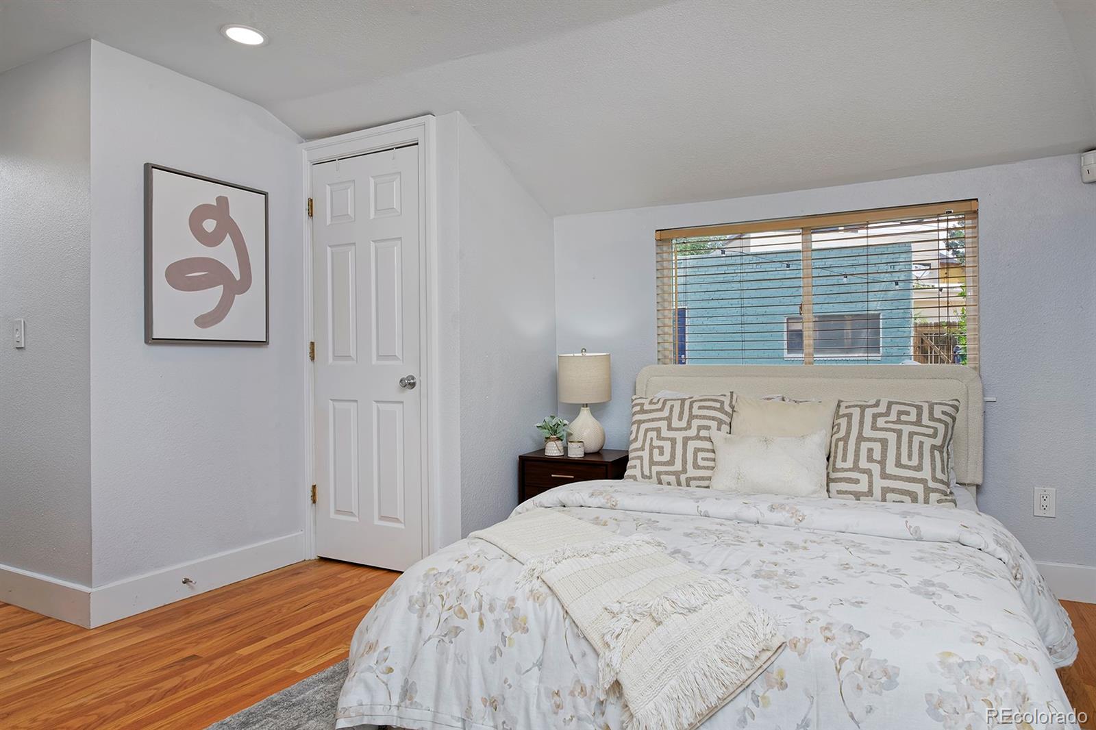 2527 W Dunkeld Place