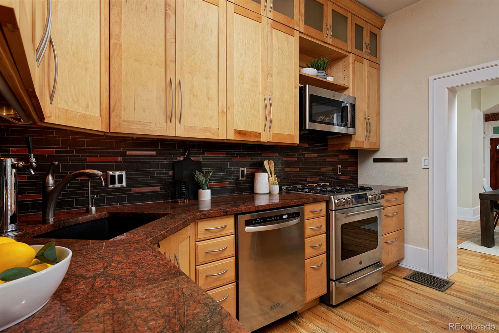 2527 W Dunkeld Place