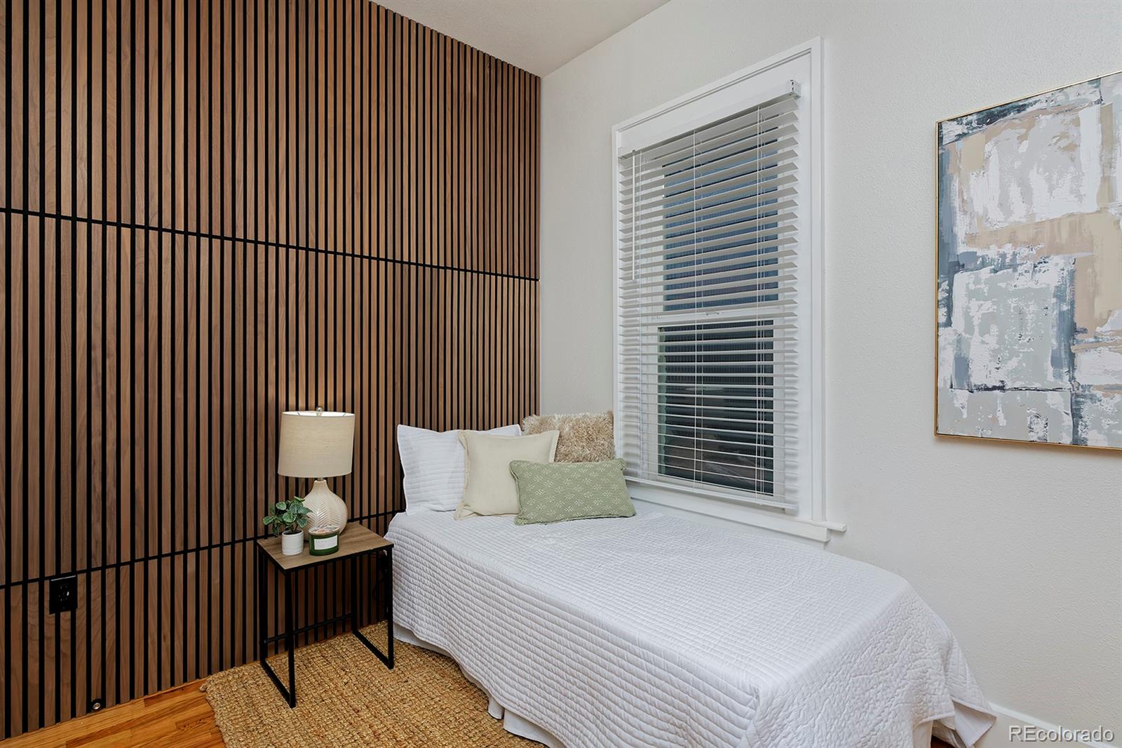 2527 W Dunkeld Place