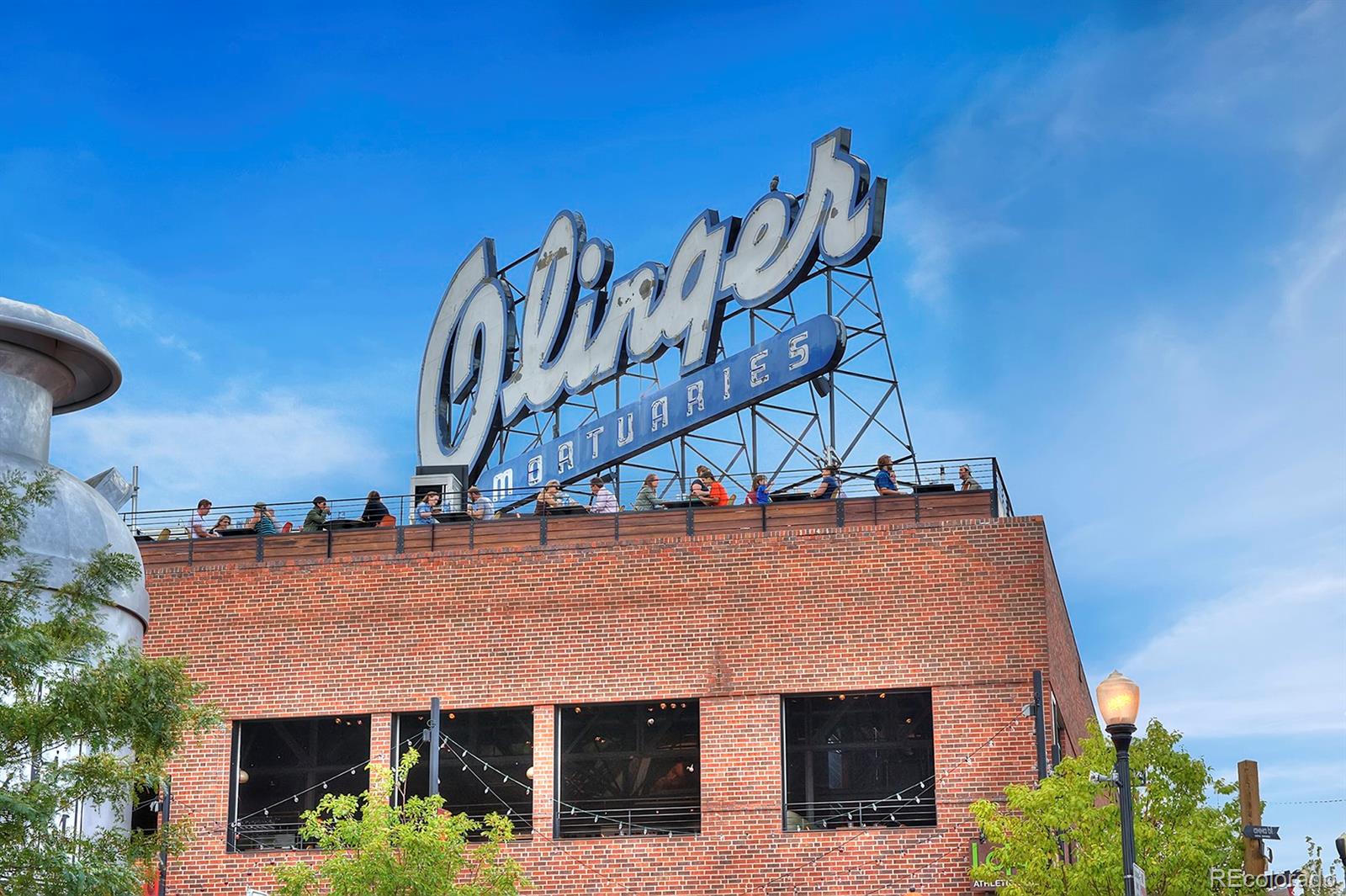 2527 W Dunkeld Place