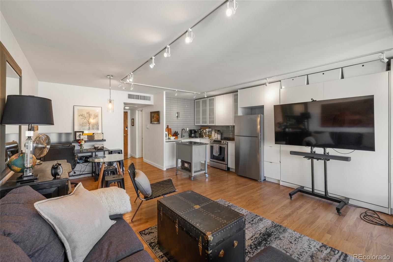 790 N Washington Street Unit: 1203