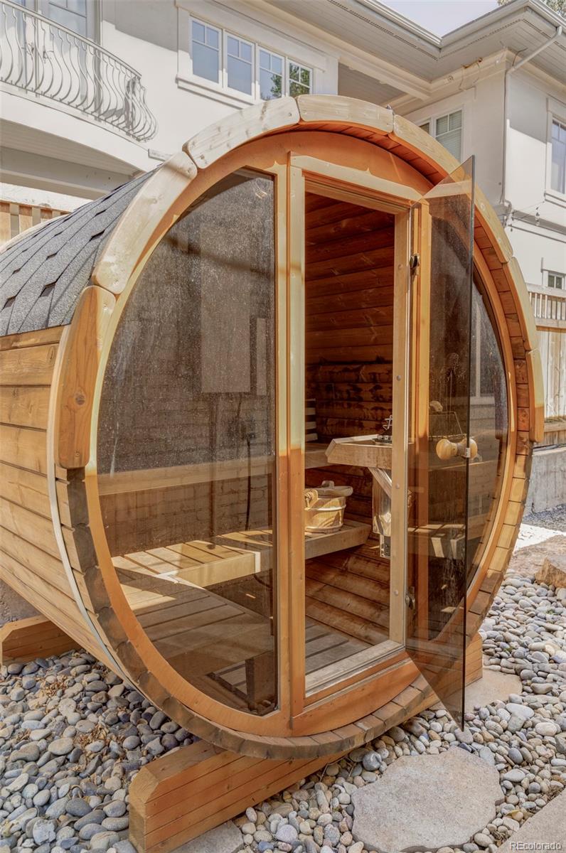 121 S Jasmine Street