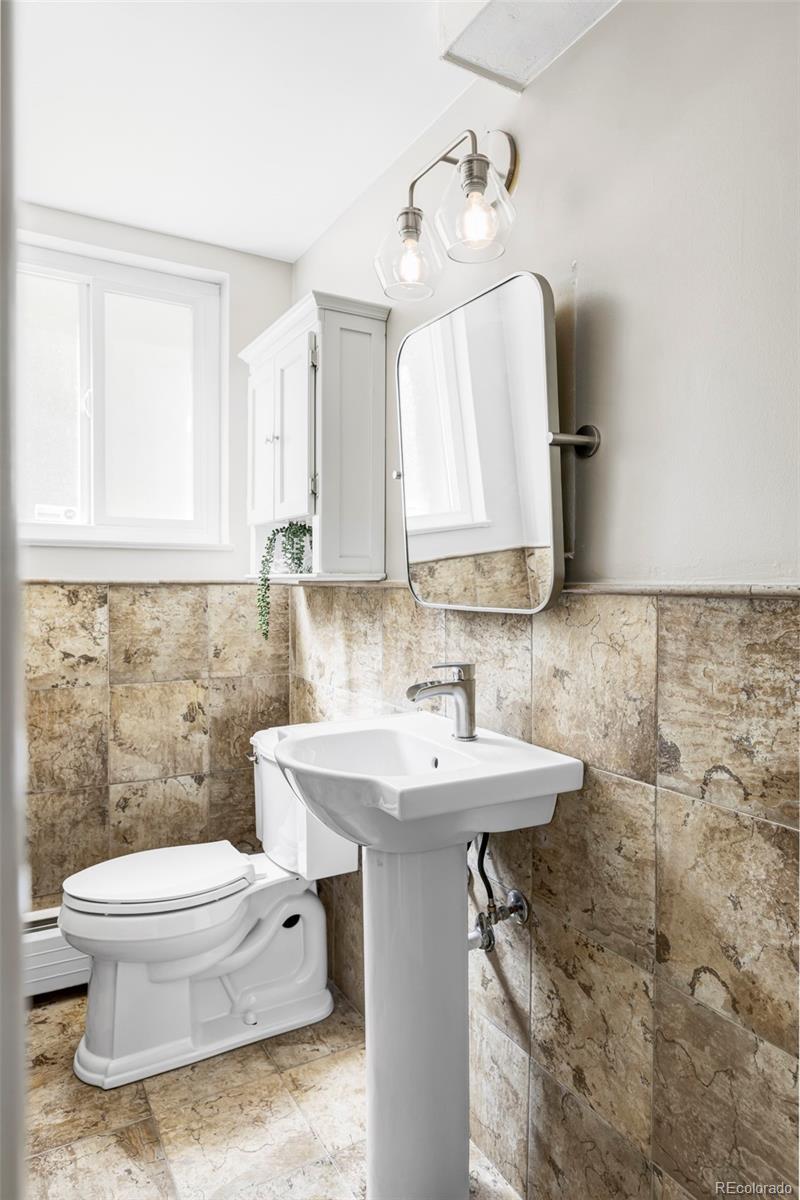 121 S Jasmine Street