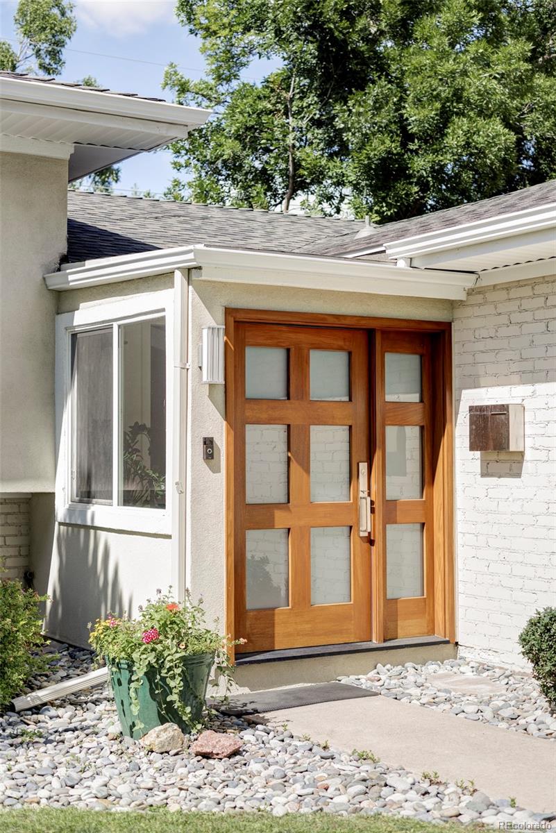 121 S Jasmine Street