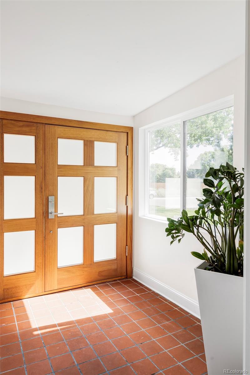 121 S Jasmine Street