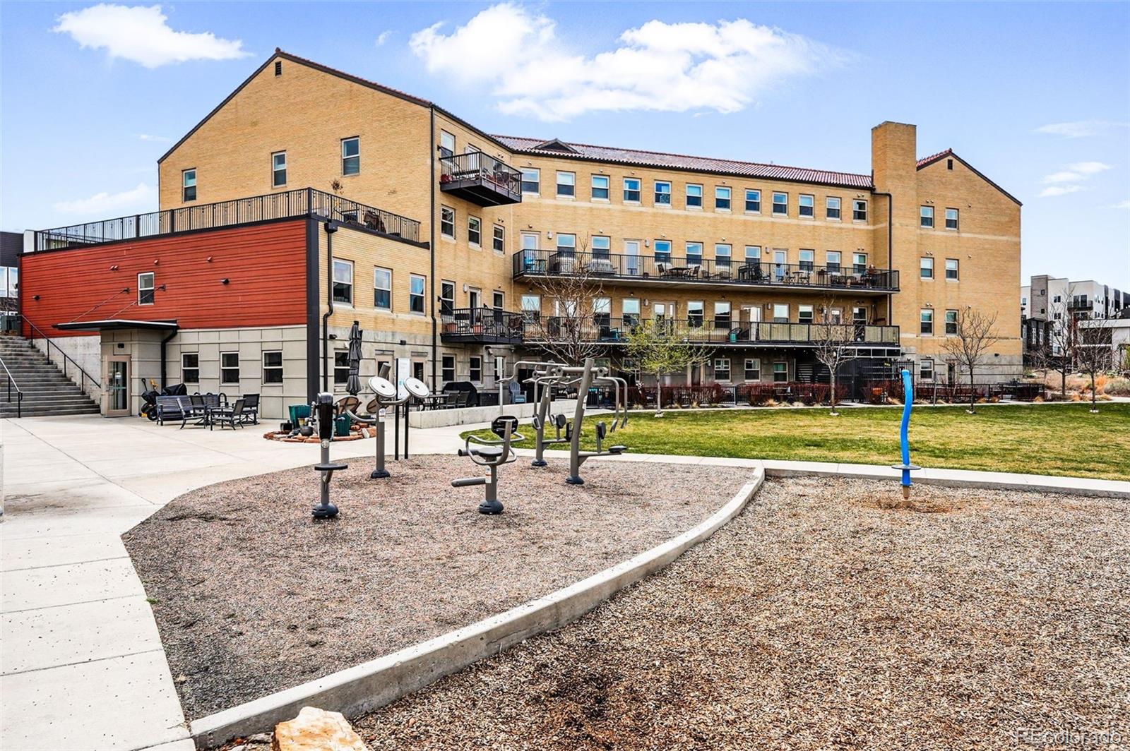 2835 W Parkside Pl Unit: 305