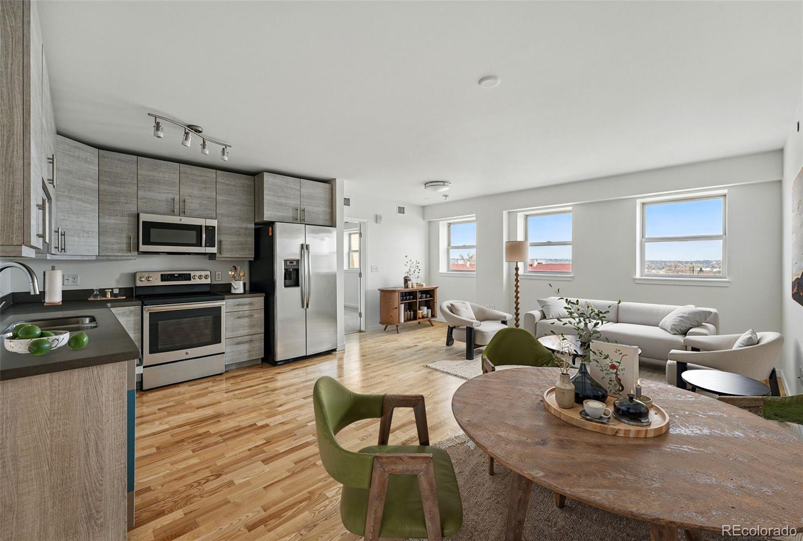 2835 W Parkside Pl Unit: 305