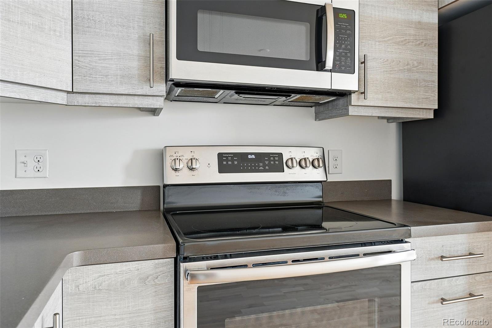 2835 W Parkside Pl Unit: 305