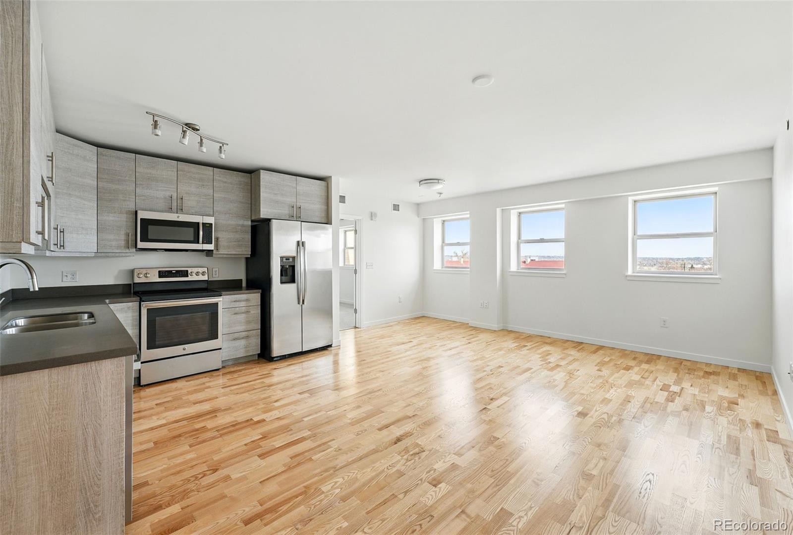 2835 W Parkside Pl Unit: 305