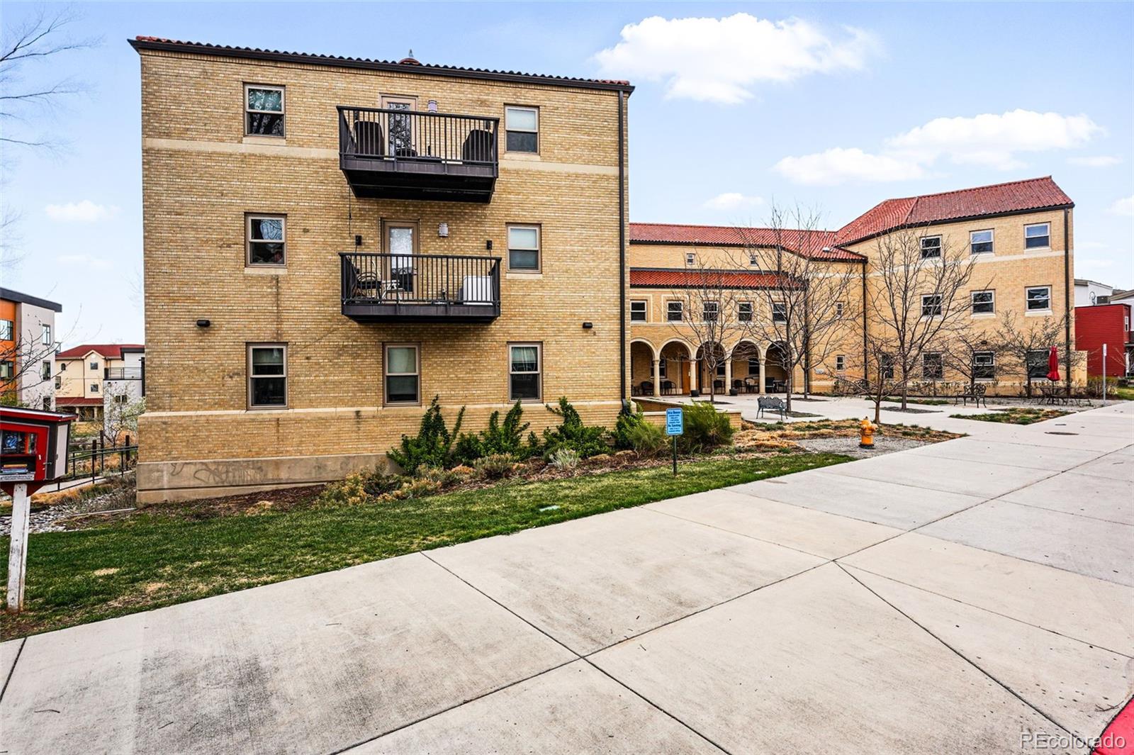 2835 W Parkside Pl Unit: 305