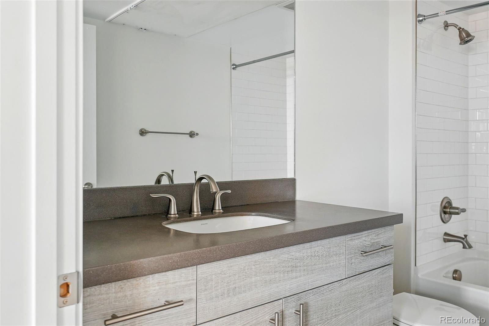 2835 W Parkside Pl Unit: 305