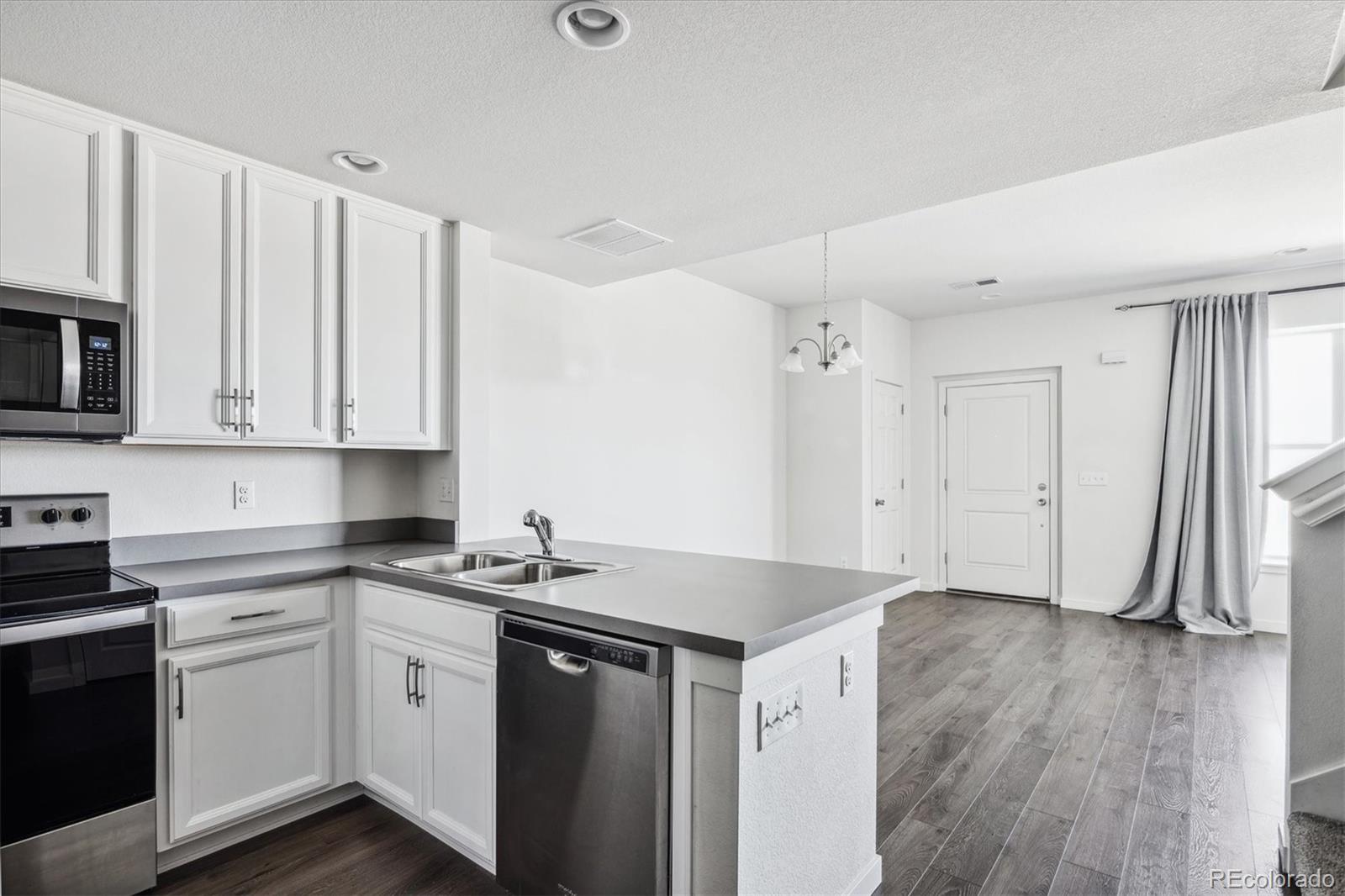 5868 Central Park Blvd