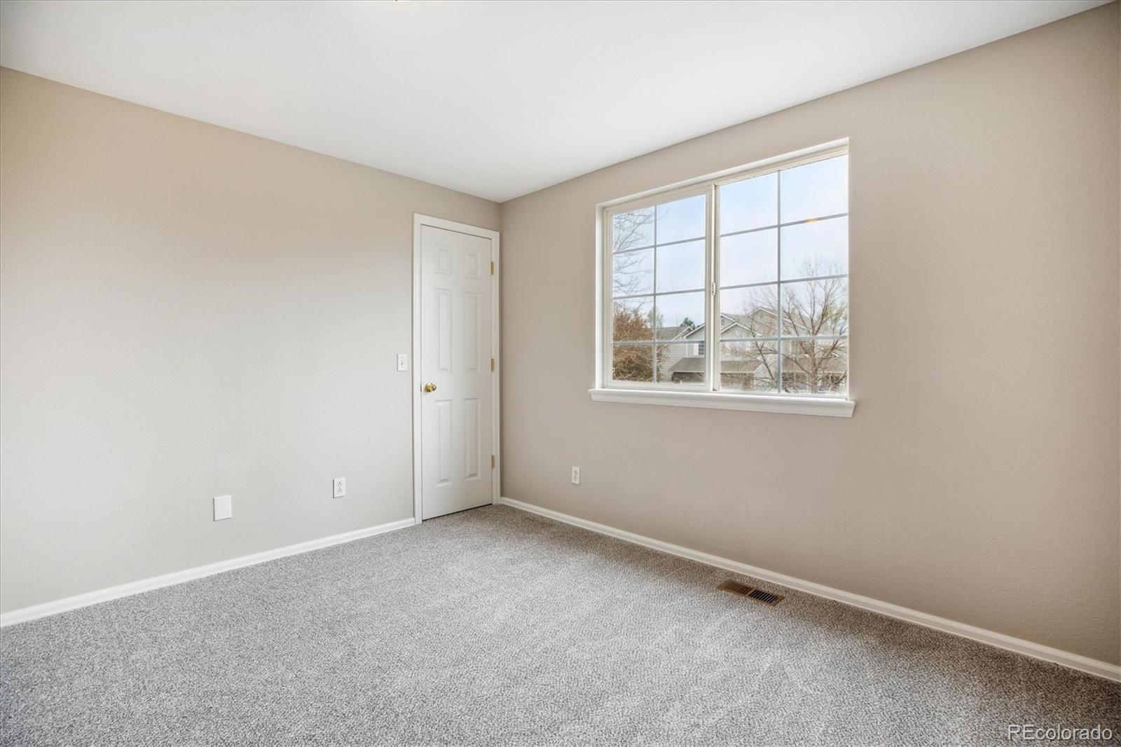 5174 S Ukraine Street