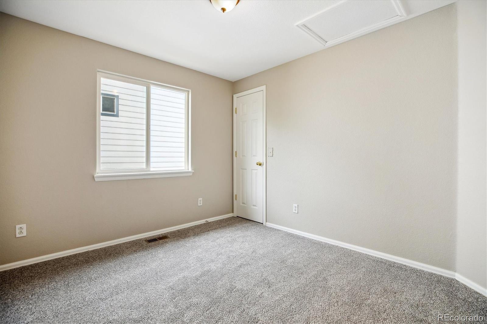 5174 S Ukraine Street