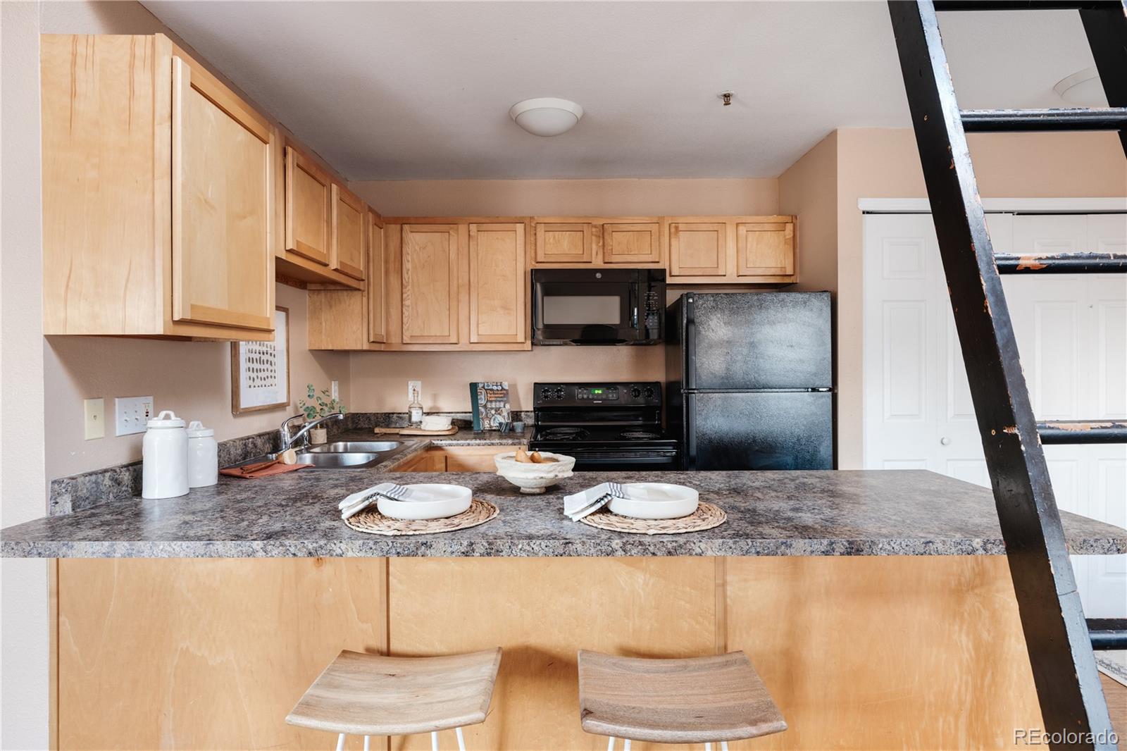 1405 Broadway Unit: 303