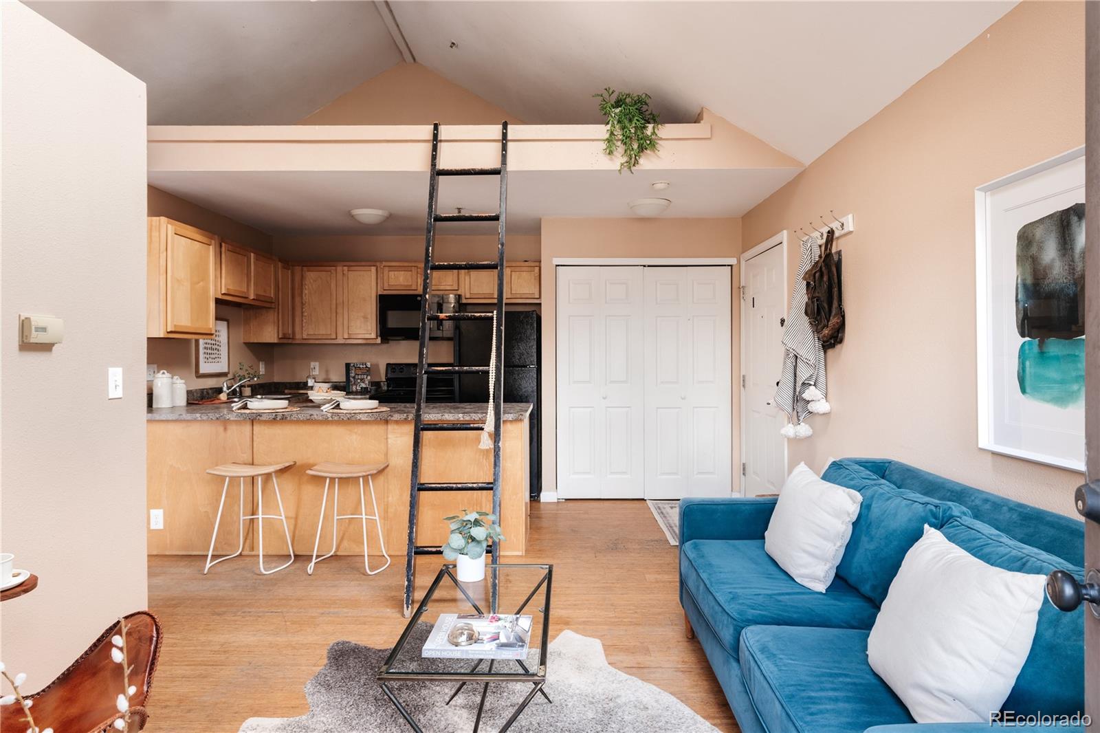 1405 Broadway Unit: 303