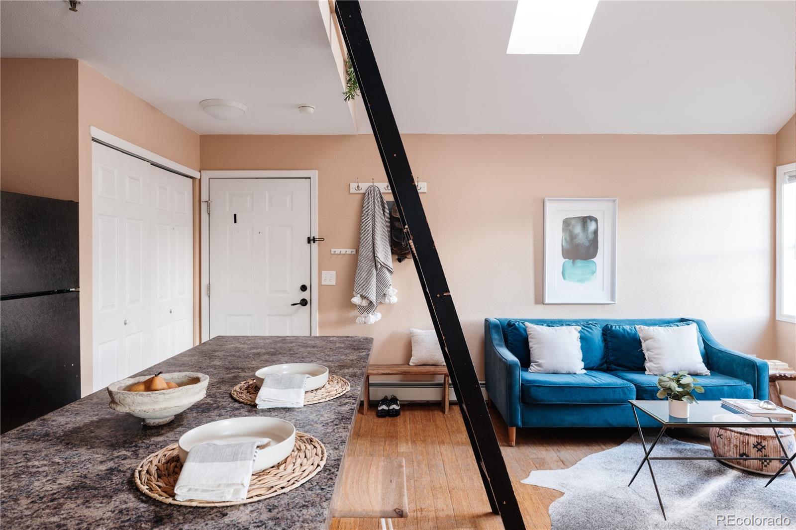 1405 Broadway Unit: 303