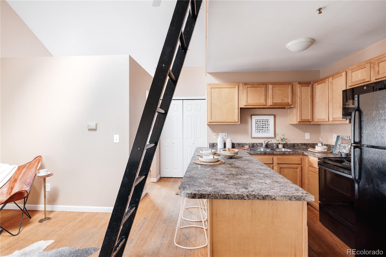 1405 Broadway Unit: 303