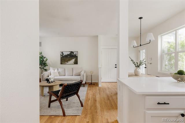 4523 W 36th Place