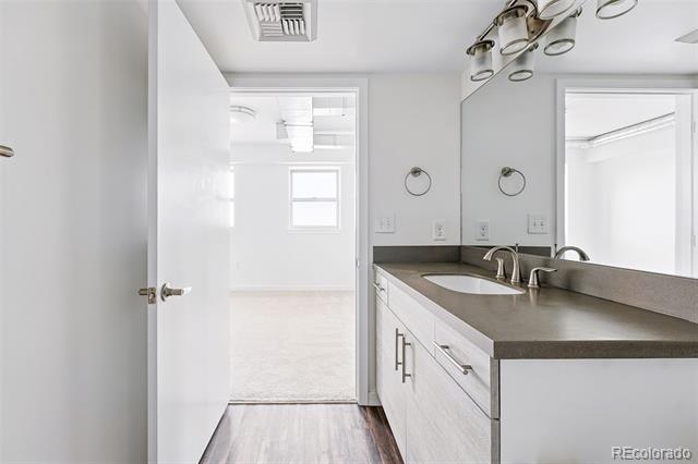 2835 W Parkside Place Unit: 305