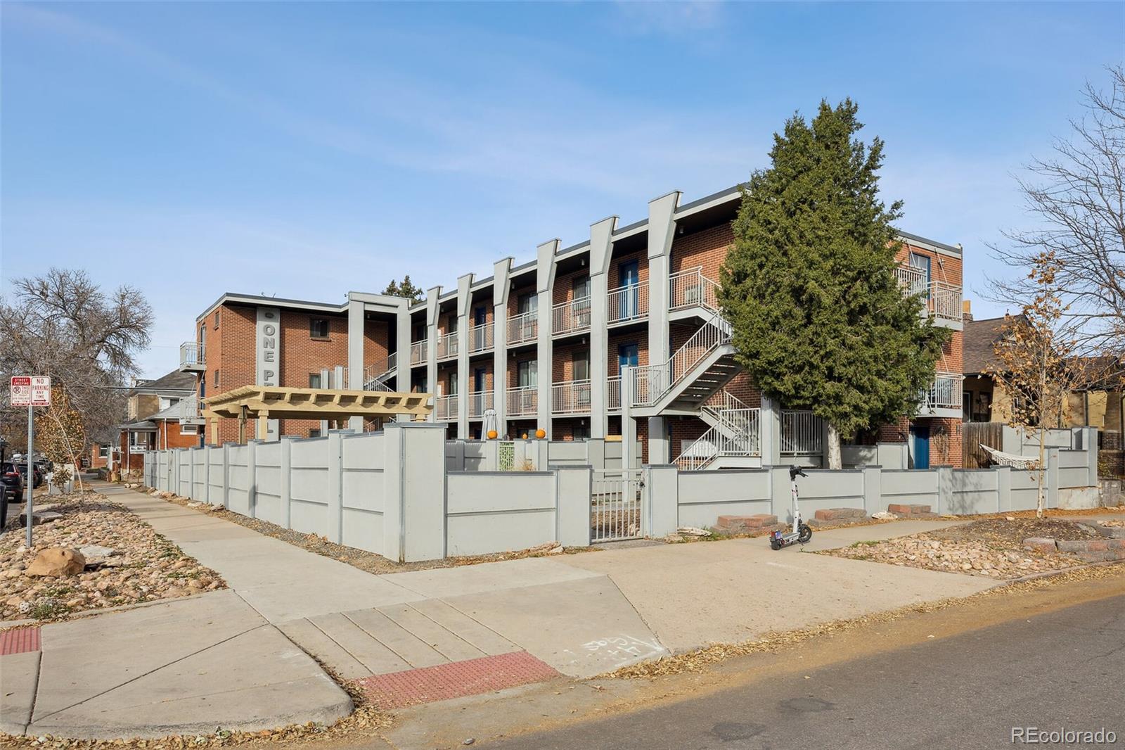 1 Pearl St Unit: 204