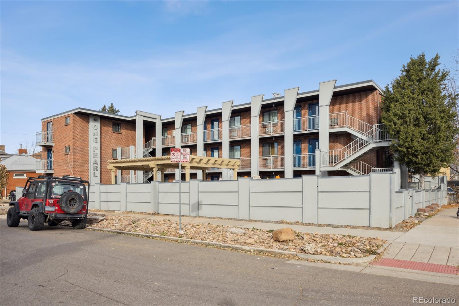 1 Pearl St Unit: 204