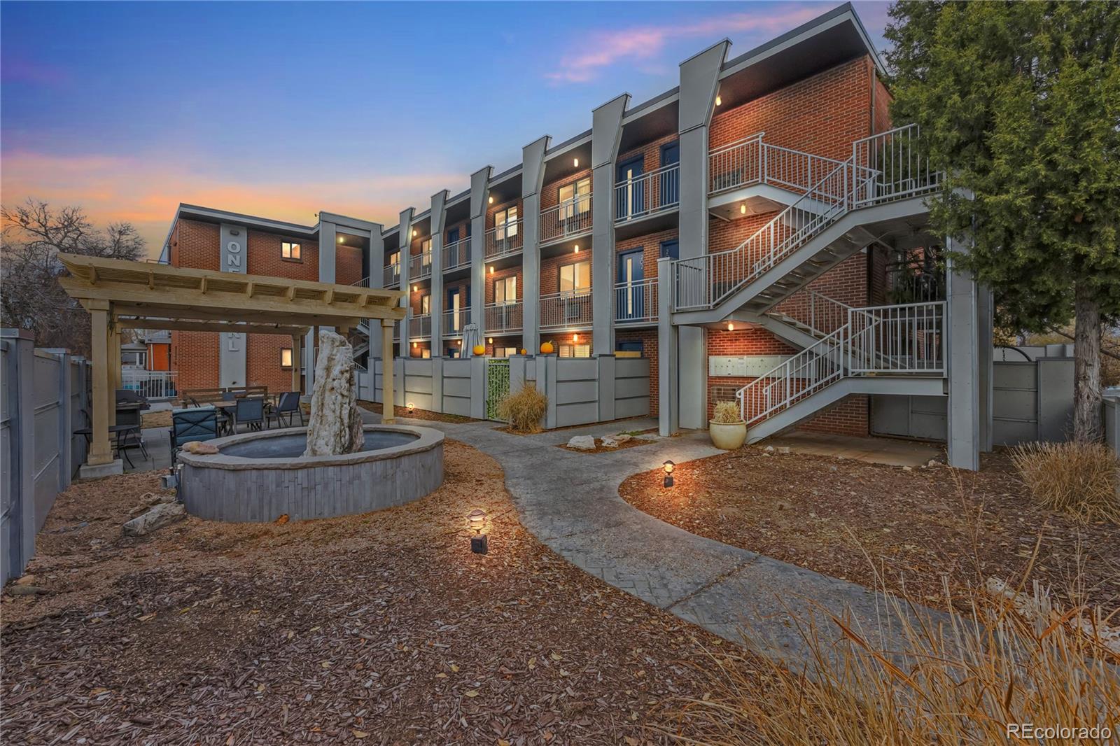 1 Pearl St Unit: 204