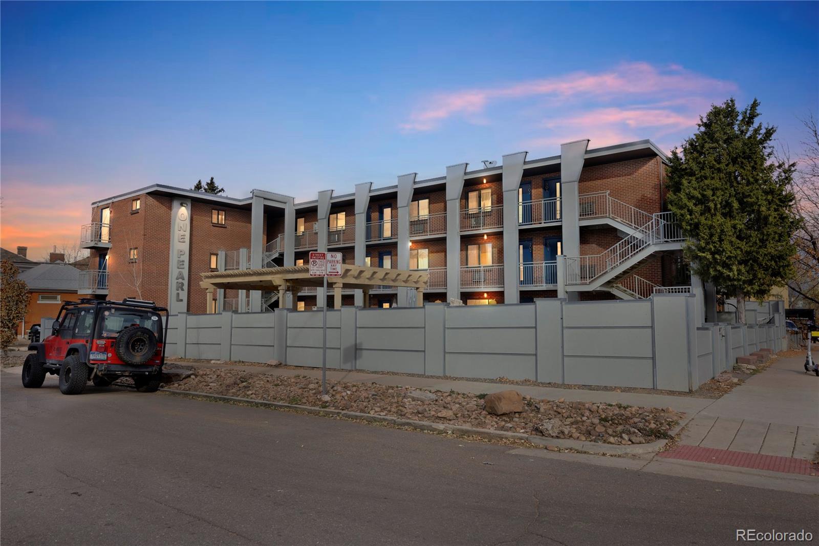 1 Pearl St Unit: 204