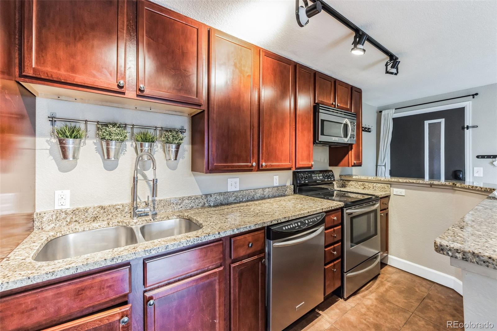 1 Pearl St Unit: 204