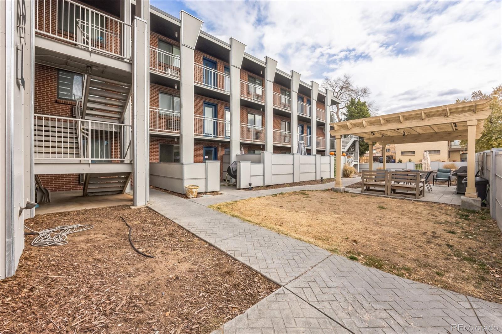 1 Pearl St Unit: 204