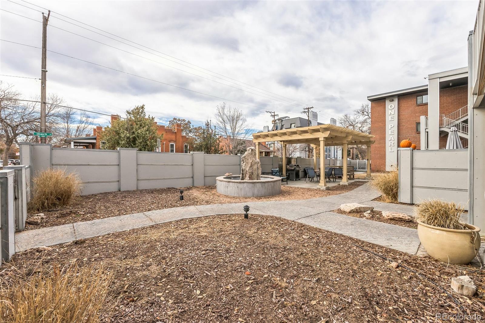 1 Pearl St Unit: 204