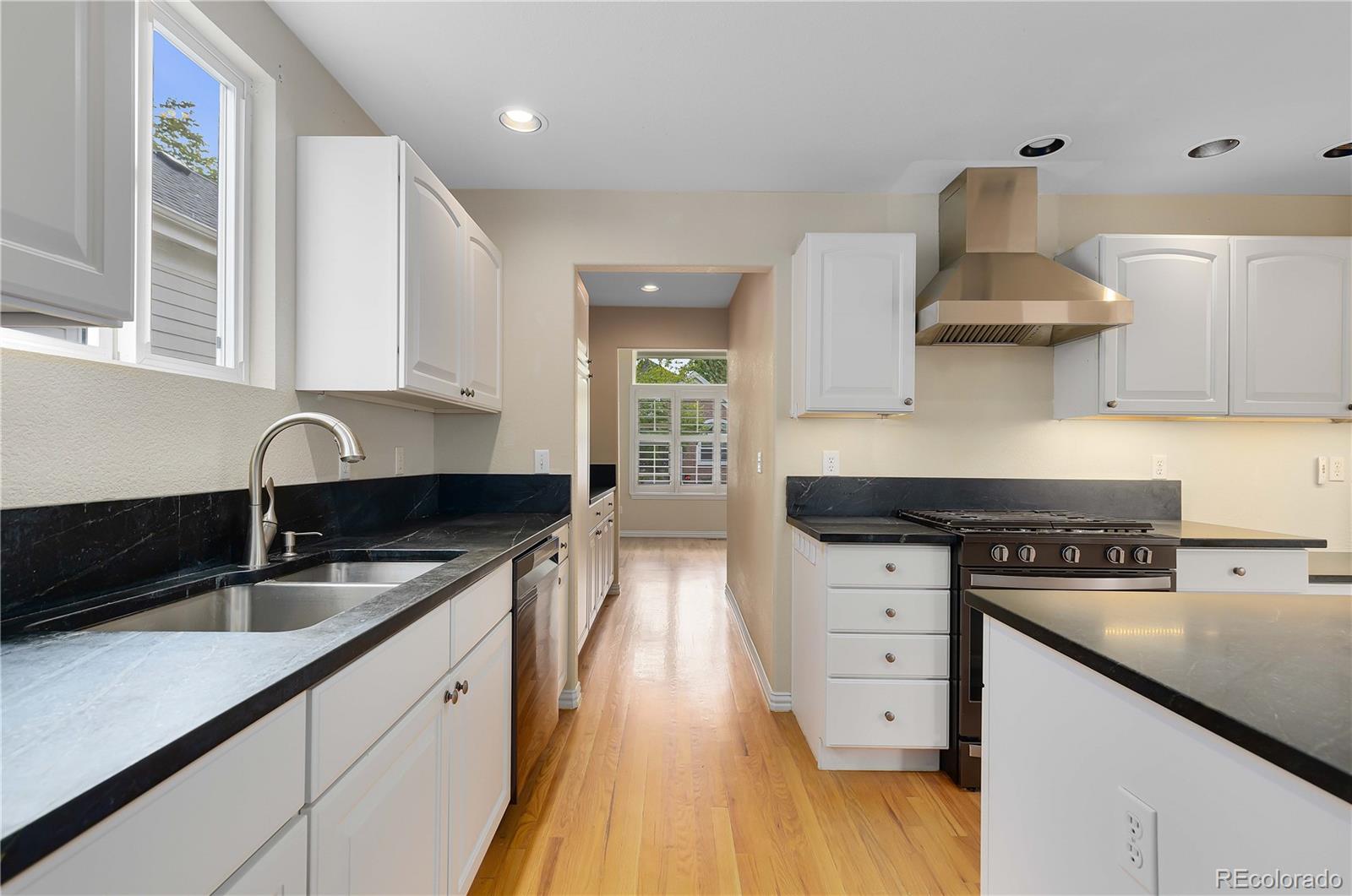 1011 S Valentia St Unit: 50