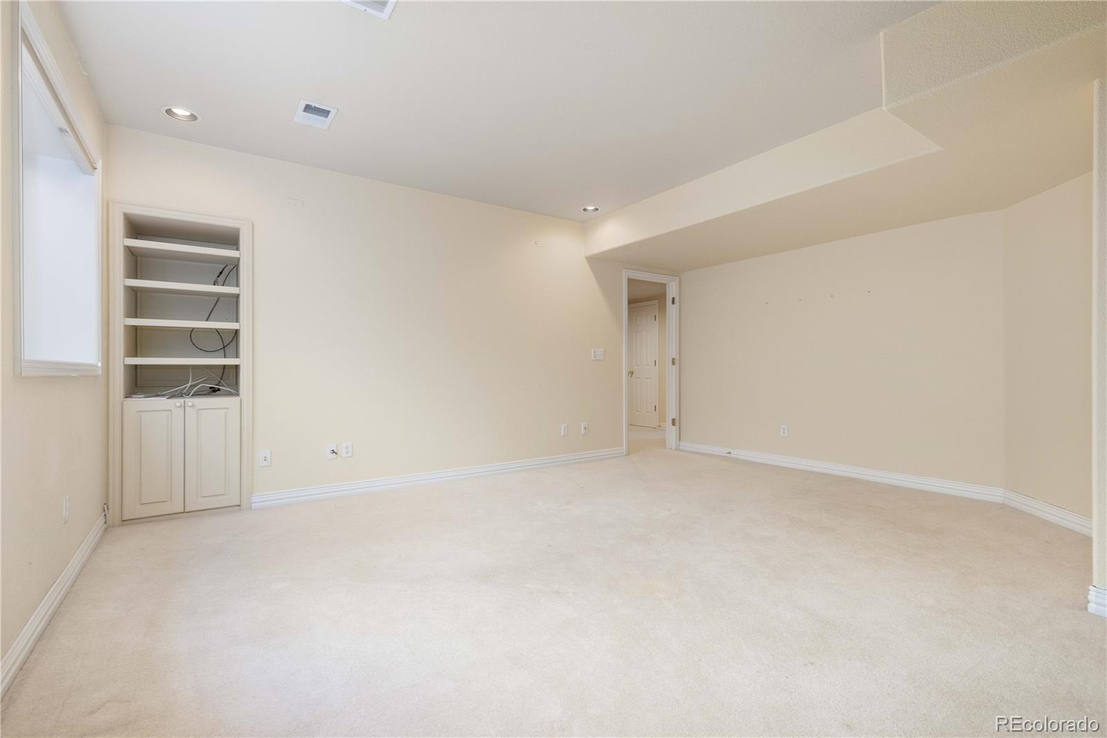 1011 S Valentia St Unit: 50